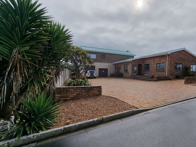 5 Bedroom House Sold in Yzerfontein