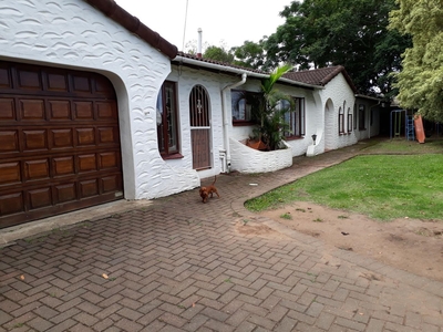6 Bedroom House For Sale in Padfield Park