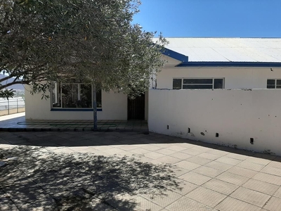 7 Bedroom Freehold Sold in Graaff-Reinet