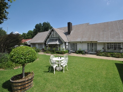 7 Bedroom Guest House For Sale in Signal Hill