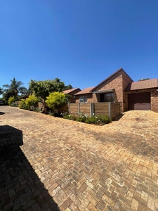 2 Bed Townhouse/Cluster for Sale Honeydew Ridge Roodepoort