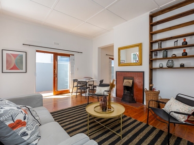 2 Bedroom Apartment To Let in Oranjezicht
