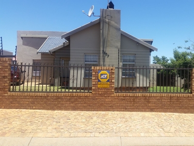 3 Bedroom House To Let in Lenasia South