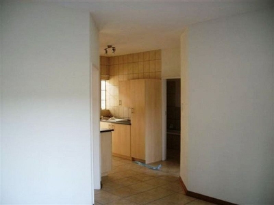 SPACIOUS 2 BEDROOM FLAT INVESTMENT GOOD ROI IN POTCHEFSTROOM