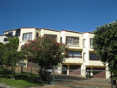 Townhouse For Sale in Hout Bay Central