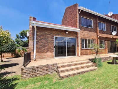 4 Bedroom duplex townhouse - sectional for sale in Moreleta Park, Pretoria