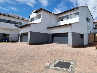 4 Bedroom duplex townhouse - sectional for sale in North Riding, Randburg