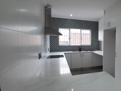2 Bedroom Apartment To Let in Table View