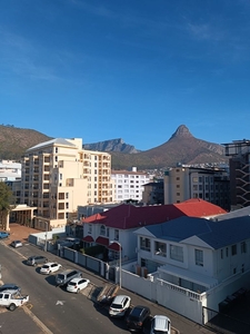 2 Bedroom Flat To Let in Sea Point