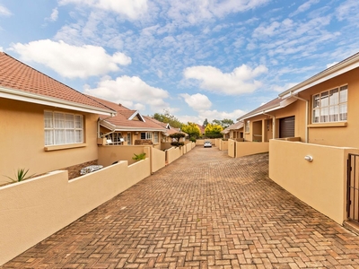 2 Bedroom Sectional Title For Sale in Discovery