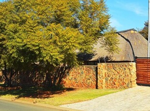 1 Bedroom cottage to rent in Glenvista, Johannesburg