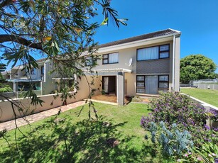 3 Bedroom Townhouse For Sale in Beacon Bay