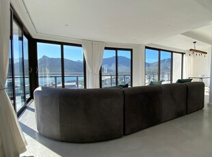 Lovely 10 Sleeper Holiday Home Available in Pringle Bay