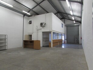 MONTAGUE GARDENS: 220m2 Warehouse To Let
