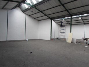 MONTAGUE GARDENS: 800m2 Warehouse To Let