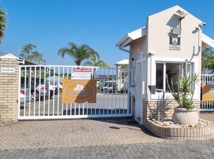 Townhouse For Sale in Beacon Bay