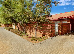 2 Bedroom townhouse - sectional for sale in Equestria, Pretoria