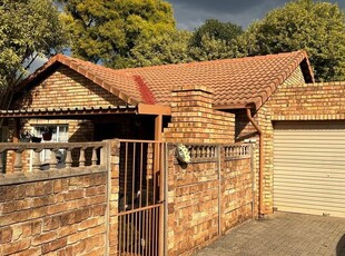 2 Bedroom townhouse - sectional to rent in Doornpoort, Pretoria