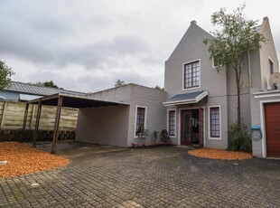 3 Bedroom duplex townhouse - sectional to rent in Denneoord, George