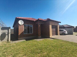 3 Bedroom Freehold For Sale in Waterkloof East