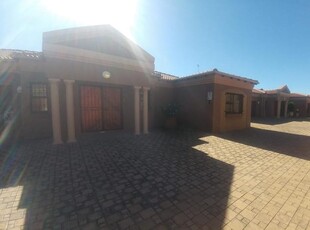3 Bedroom townhouse - sectional to rent in Monument, Krugersdorp