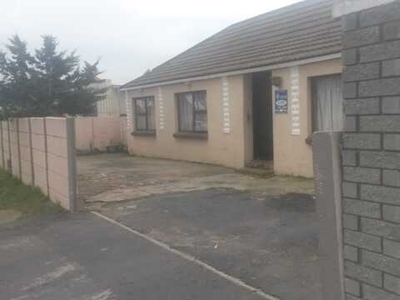 House For Sale In Parow Valley, Parow