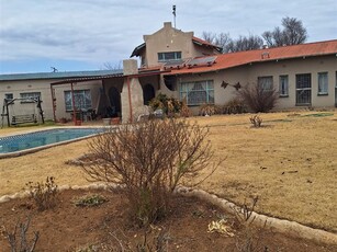 12.8 ha Farm in Hartbeesfontein