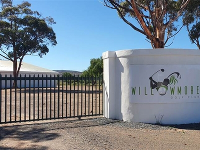 1282 m² Land available in Willowmore