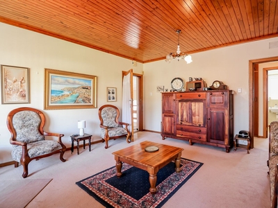 2 Bedroom Apartment Sold in Mossel Bay Central