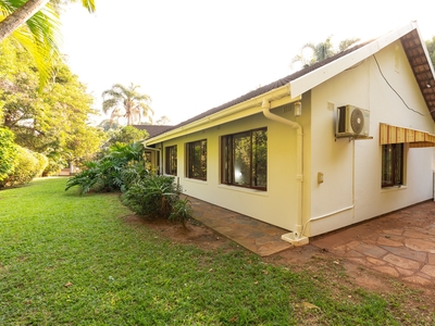 4 bedroom house to rent in La Lucia