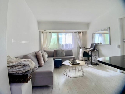 Apartment For Sale In Sea Point, Cape Town