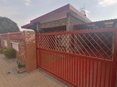 House For Rent In Lifateng, Tembisa