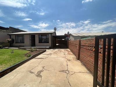 House For Sale In Meadowlands West, Soweto