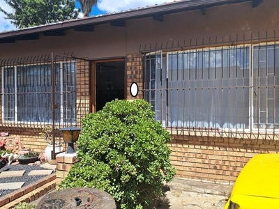 House For Sale In Witbank Central, Witbank