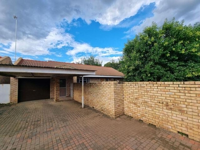 Townhouse For Sale In Potchefstroom Central, Potchefstroom