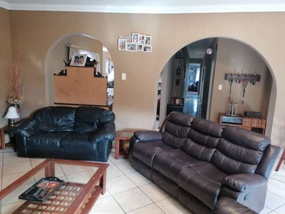 House For Sale In Greenhills, Randfontein