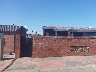House For Sale In Pimville Zone 3, Soweto