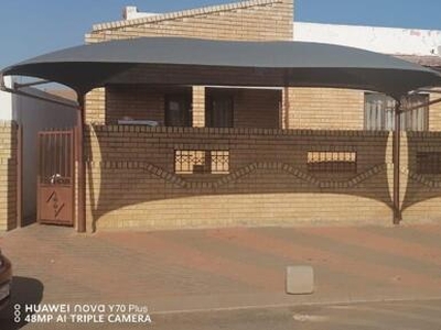 House For Sale In Temong, Tembisa