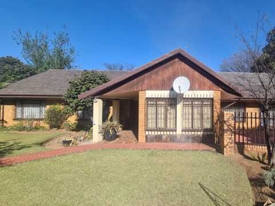 House For Sale In Witbank Ext 10, Witbank