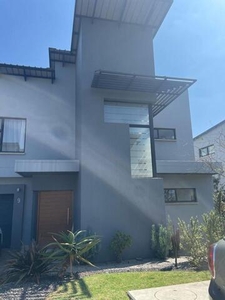 Townhouse For Rent In Barbeque Downs, Midrand