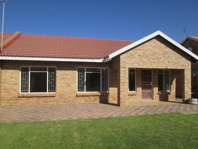 Townhouse For Rent In Flamwood, Klerksdorp