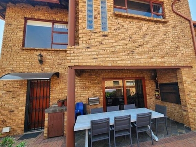 Townhouse For Rent In Petersfield, Springs