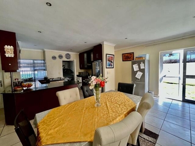 Townhouse For Rent In Rondebosch Village, Cape Town