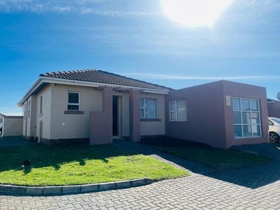 Townhouse For Sale In Amalinda, East London
