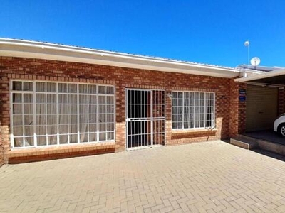 Townhouse For Sale In Bloemfontein Central, Bloemfontein