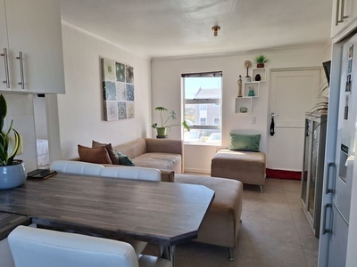 2 Bedroom Apartment For Sale in Muizenberg