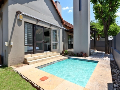 2 Bedroom Freehold For Sale in Fourways