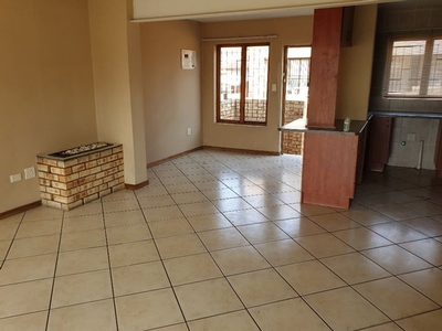 2 Bedroom Townhouse To Let in Northgate