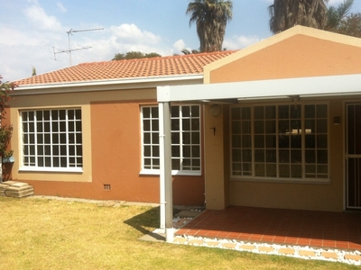 2 Bedroom Townhouse To Rent In Farrarmere