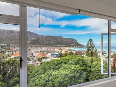 3 bedroom apartment to rent in Fish Hoek